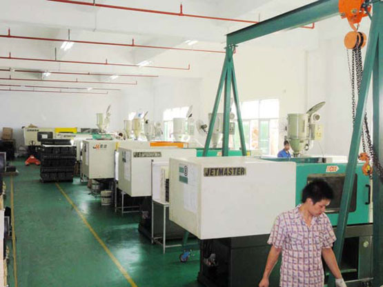 Three Carpenter of the Ministry of injection molding operations onto the fast lane